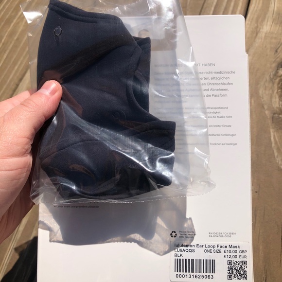 NWT ear loop face mask - Picture 2 of 2